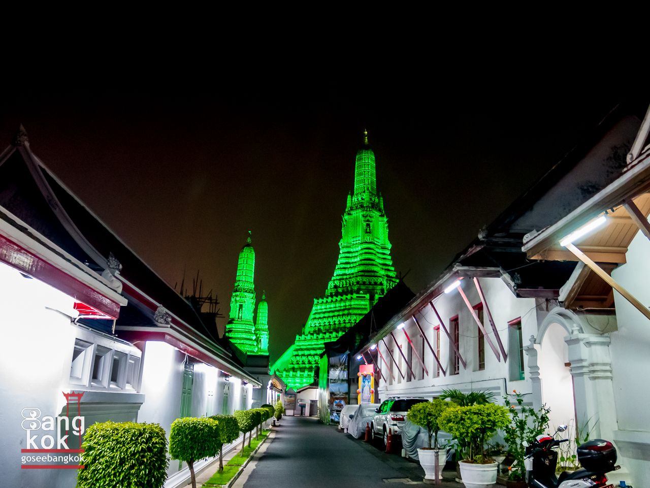 The Green  Phraprang of Wat Arun on St. Patrick's day